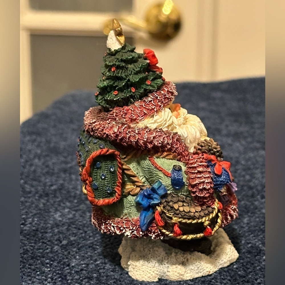 Mini Santa dressed for traveling! Wears a Christmas tree hat! - Picture 4 of 7